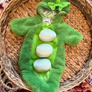 Target Baby Costume Pea in a Pod Sz 0-3 Months